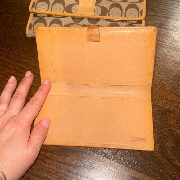 Vintage Coach Signature Logo Tan Jacquard & Leather trim snap long Wallet - Picture 2 of 5